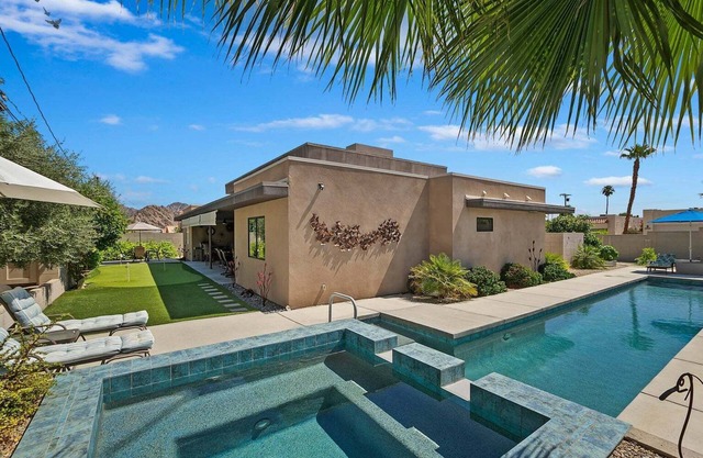 Modern Cove Oasis. Double private lot, lap pool, close to trails and Old Town