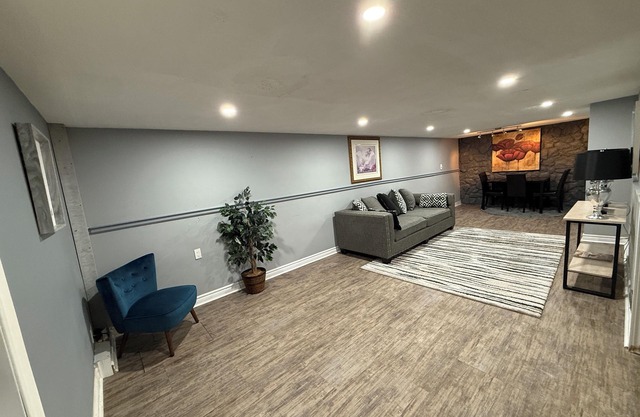 Modern Cozy 3Bedroom with 2 living Room