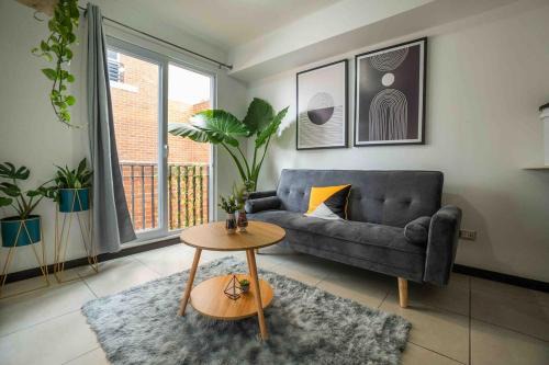 Modern & Cozy Apartment with Terrace