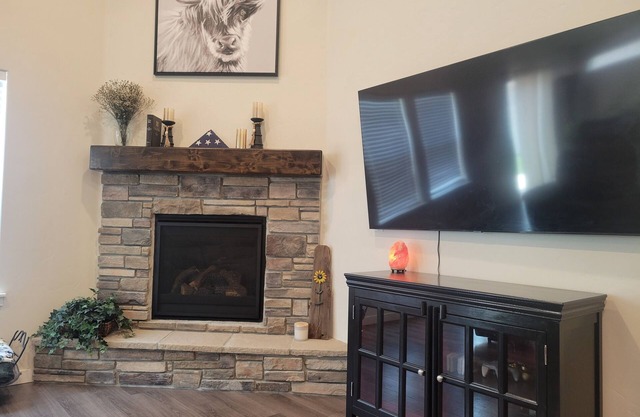Modern Cozy Farm House with AC, WiFi in delightful Nampa