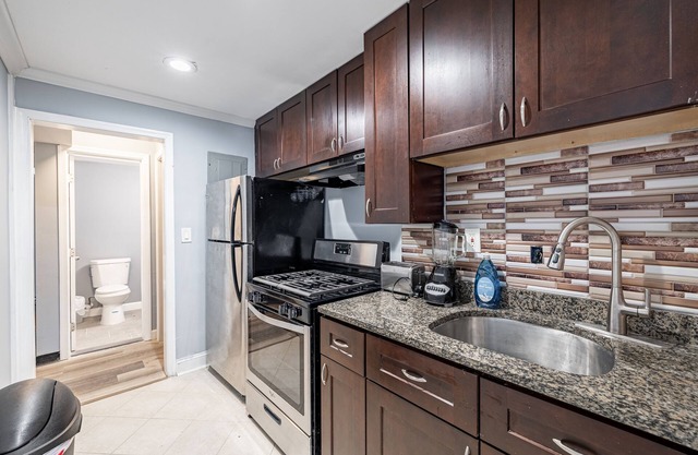 Modern Cozy in downtown D.C., comfort and city living at its finest