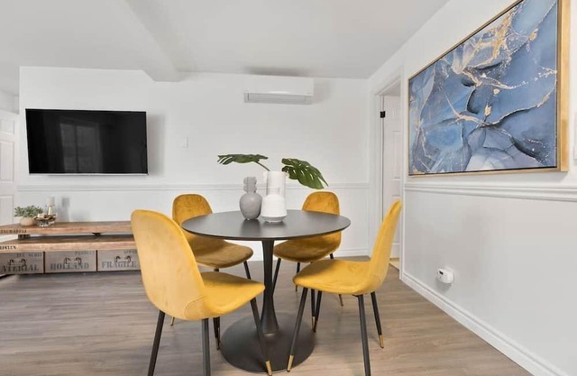 *Modern Cozy Retreat* - 1.5 Hr From Toronto!