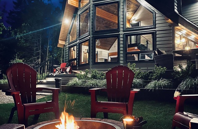 Modern & Cozy Retreat, 1 min stroll to Oliphant beach & 10 KM’s to Sauble.