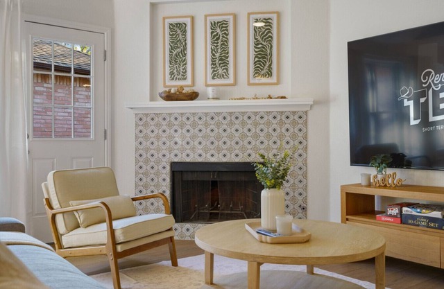 Modern & Cozy Retreat in RoundRock