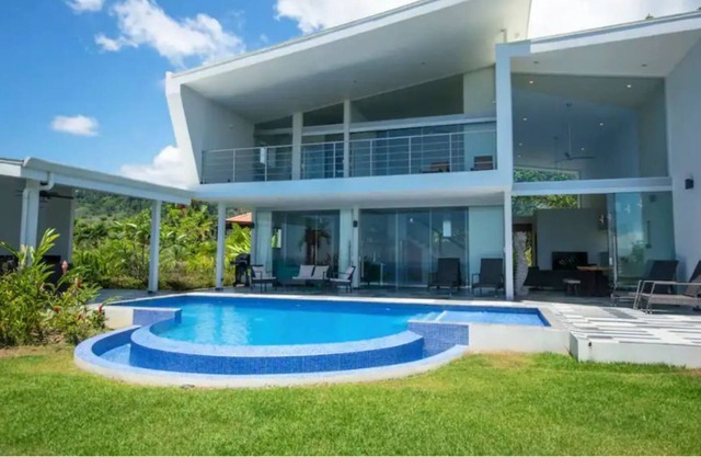4 BDRS, modern, spacious & great ocean view!