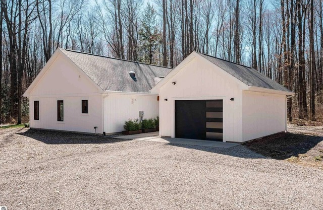 Modern, custom home with 42-jet Jacuzzi in peaceful, private, wooded enclave