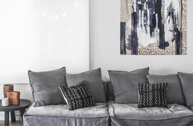 Modern decor, private entrance for guests ensures complete privacy