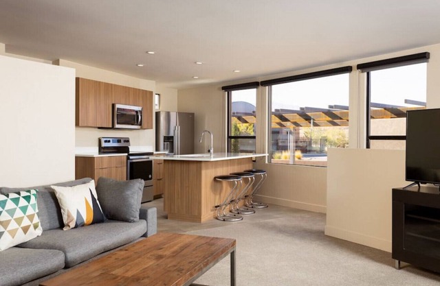 Modern Desert Dwelling W/ Garage