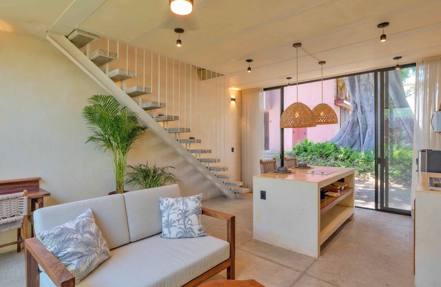 Modern Design | Pool | Walk to Beach | Kitchen | Garden Oasis | Tranquil Setting