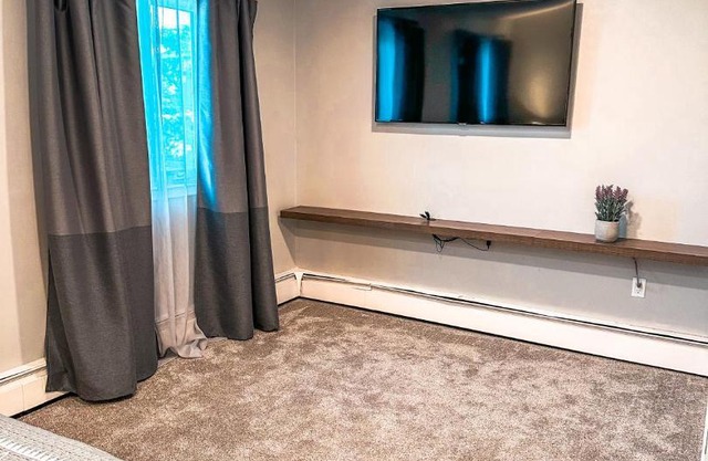 Modern Downtown Stay