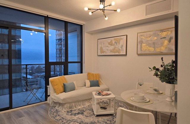 Modern DT Oasis | Cozy Retreat