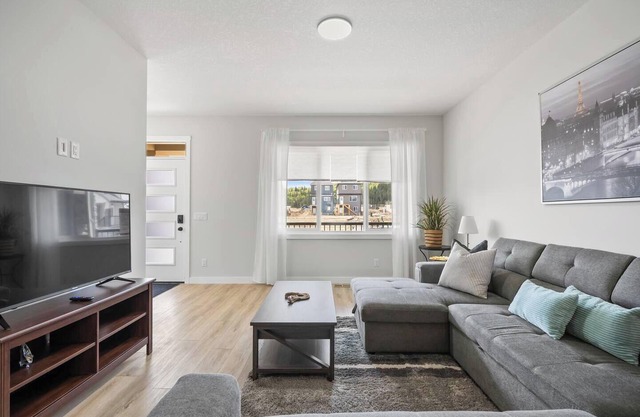Modern Duplex Retreat | 2BR + Office | Parking