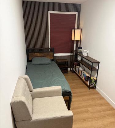 Modern East London Apartment with Private Studio & Guest Rooms-Near Bow, Victoria Park