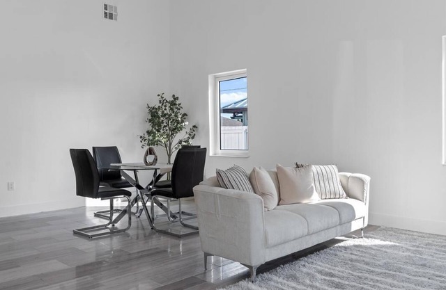 Modern Eleganc and Charming 3-bedroom house in perfect Port St. Lucie