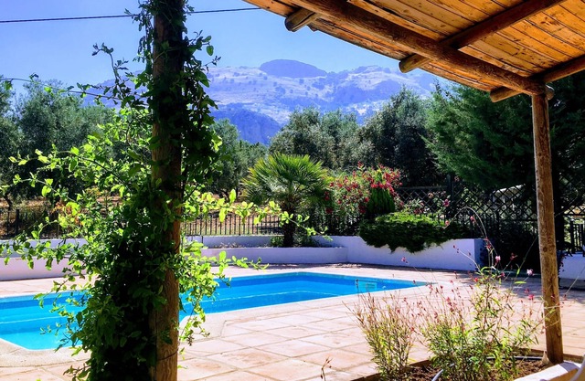 Bungalow moderno y acogedor con piscina privada en la naturaleza y paraíso para amantes del aire libre