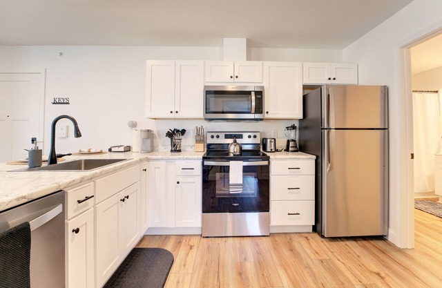 Cozy Escape with Modern Comfort in Central Auburn - 1BR 1BA