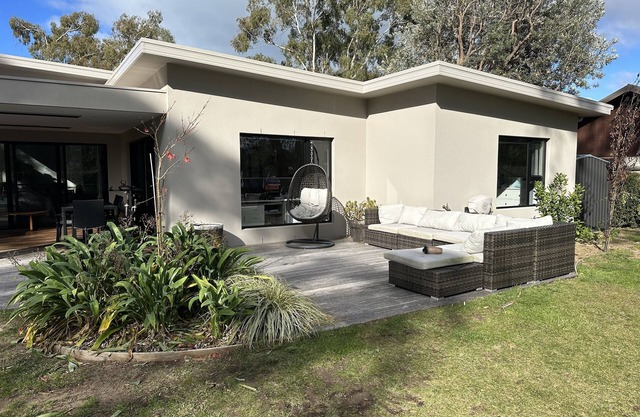 Modern Family House in Seaside Village - Close to Airport, Beach and Golf Course