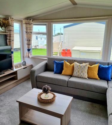Modern Family Caravan with WiFi at Valley Farm, Clacton-on-Sea