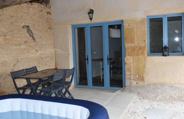 Modern family gite, with pool and jacuzzi, close to Dordogne and Vezere Valleys.