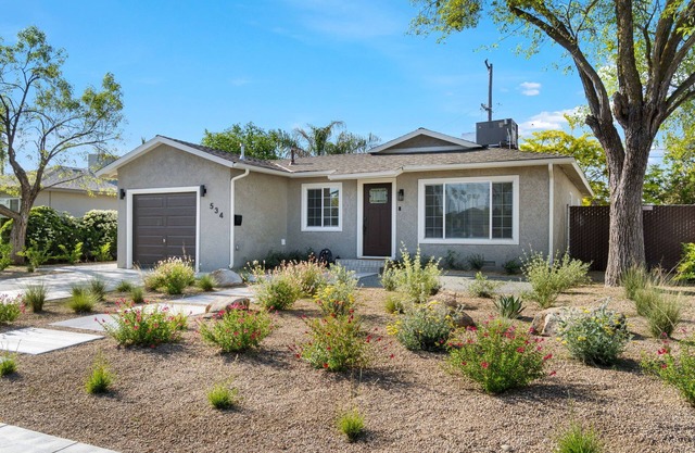 Modern Family Retreat in Clovis - Near Old Town & Gateway to Yosemite & Sequoia