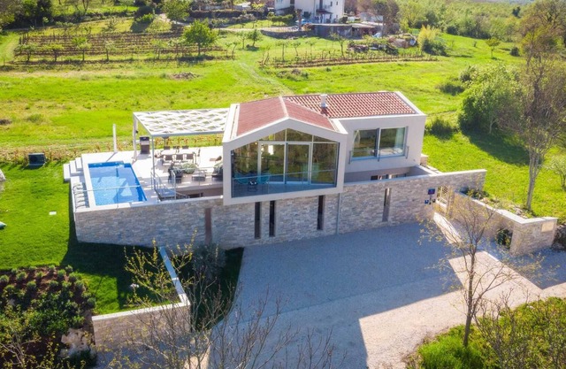 Modern Family Villa with Heated Private Pool