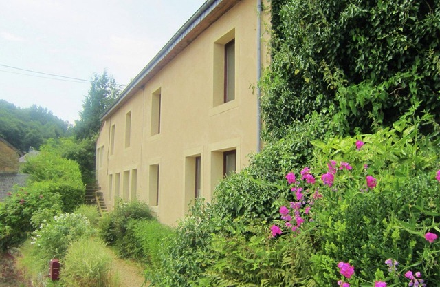Casa de campo moderna en Chassepierre con terraza