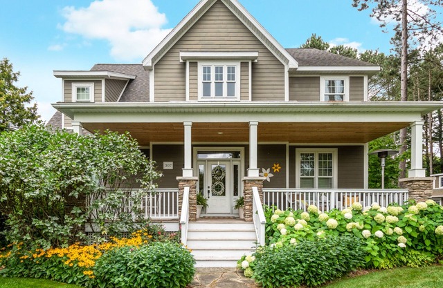 Modern farmhouse interior, carriage house, walk to Lake Leelanau & Lake Michigan