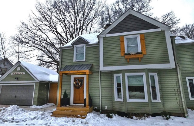 Modern Farmhouse 3br + full basement