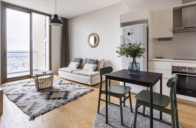 Modern Flat with Balcony near UNIQ Istanbul