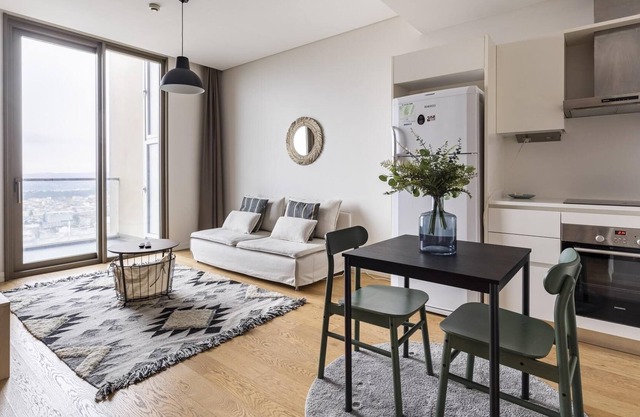 Modern Flat with Balcony near UNIQ Istanbul