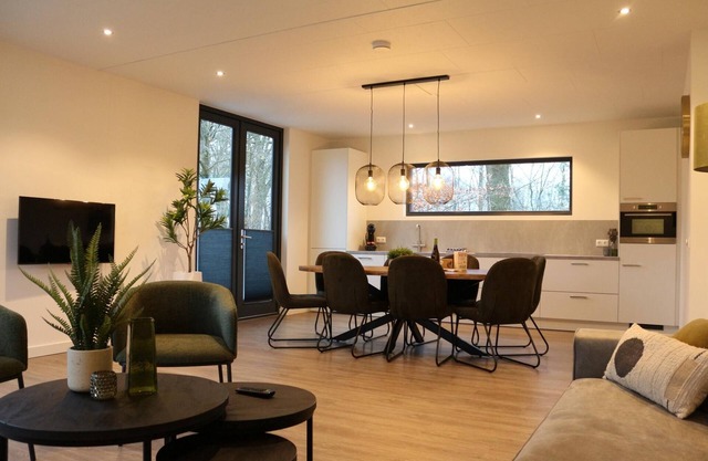 Modern forest retreat with 4 bedrooms and 3 bathrooms – ideal for family holidays or group getaways in North Limburg nature.