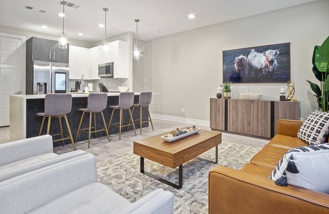 Modern Fort Worth Townhome 2 bedroom 2.5 bath - Comfortable Stay