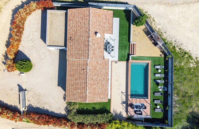 Modern villa for 6 people fully equipped located in Provence at the foot of Mont Ventoux