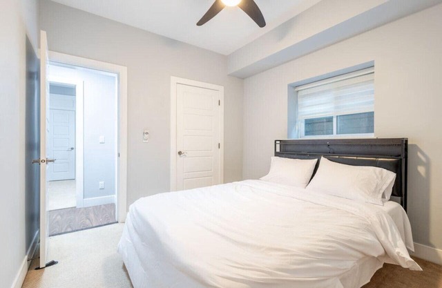 Modern & Friendly Suite: Close to Lush Park ~ Pkg!