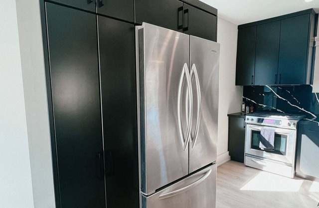 Modern Full Home steps from the Stratford Festival