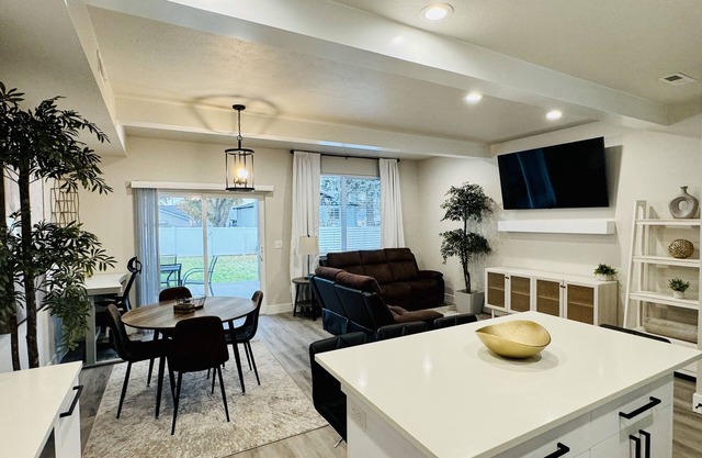 Modern Getaway located in Central Spokane with great amenities!