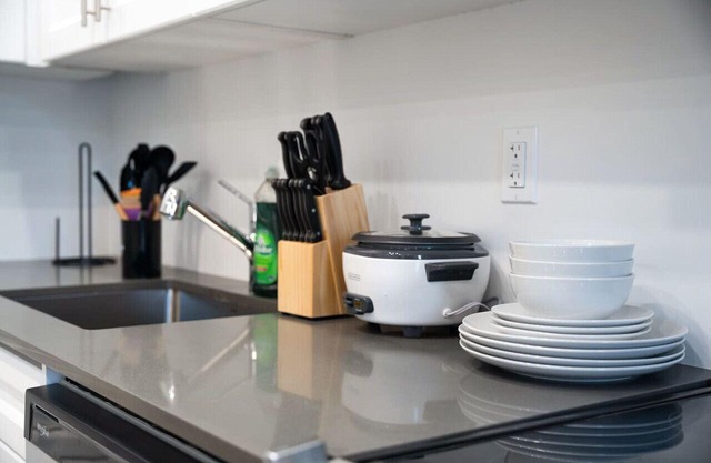 Modern Getaway with Smart TVs Laundry & Workspace