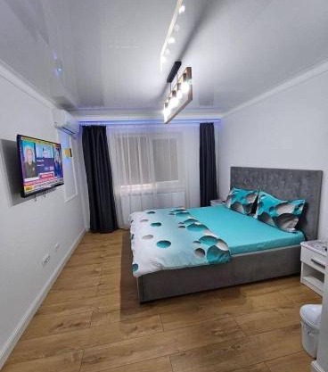 Modern & Glam Studios Costi
