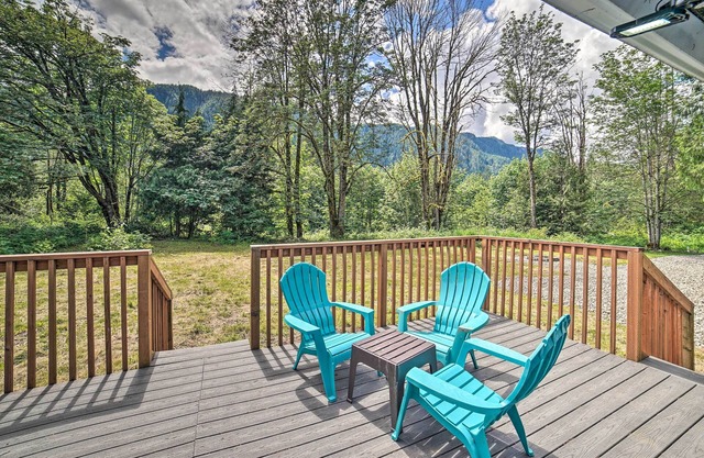 Modern Washington Vacation Rental w/ Mountain View