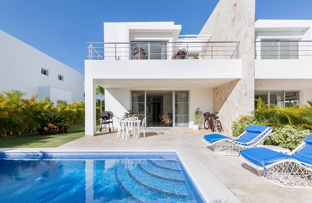 Modern Golf & Beach Villa - Bahia Principe, Playa Nueva Romana