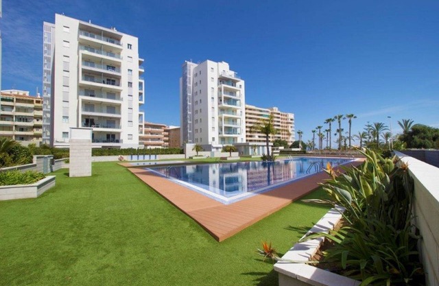 Apartamento moderno en planta baja con terraza de 80m² + parking en la playa de La Mata