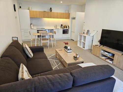 Modern, Ground floor , CBD, Free parking, 2-3 Beds