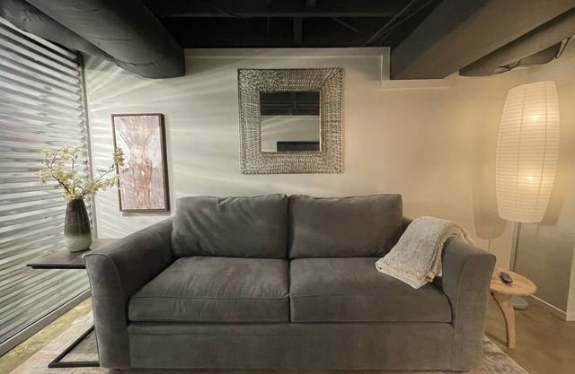 Modern guest apartment in perfect location!