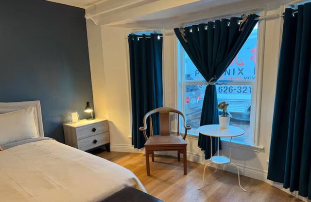 Modern Guest Suite 101 Private Entrance & Bathroom w/full kitchen access
