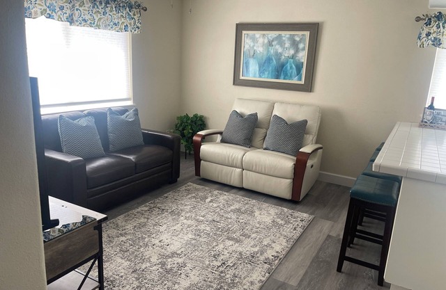 Modern Haven in Klamath Falls - A Stylish Home Away from Home