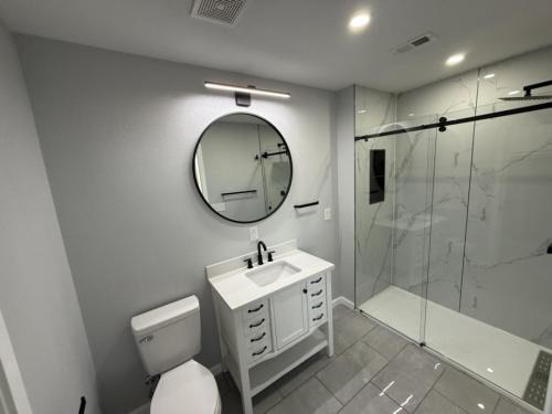 Modern High-Rise Apartment - 4