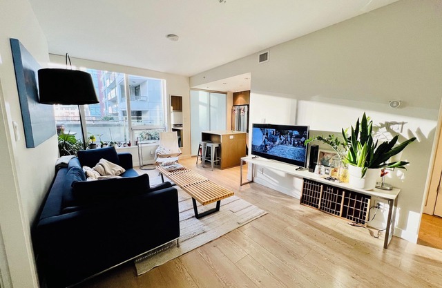Modern Hip Apartment in Olympic Village