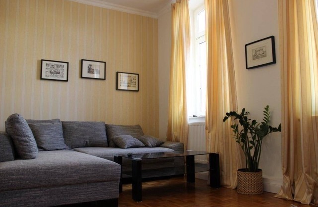 APARTAMENTO DE VACACIONES MODERNO CERCA DE LA ESTACIÓN DE TREN Y DEL CENTRO
