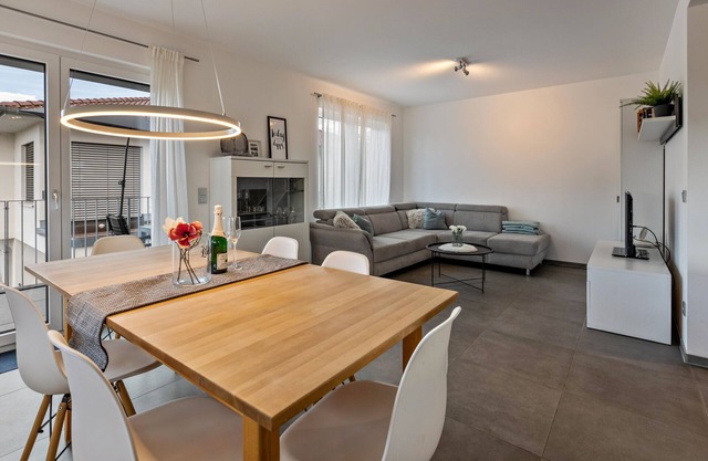 Moderno apartamento vacacional "Schmuckstück" con vistas a la montaña