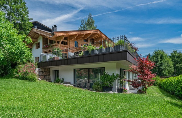 Modern holiday flat with garden and terrace